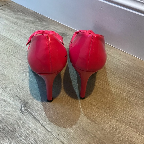 Hot pink heels with bow - Picture 2 of 4